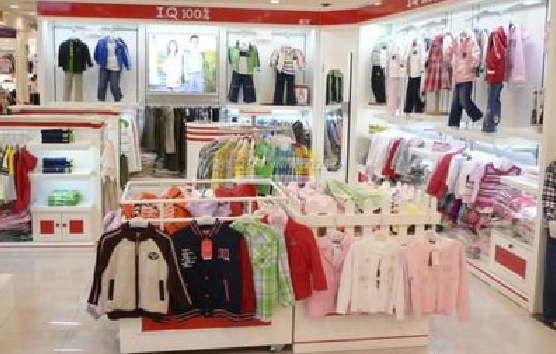 东兴店面装修风格确定。