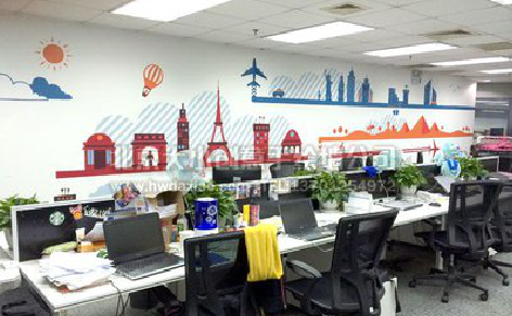 东兴教你设计办公室墙绘的方法。